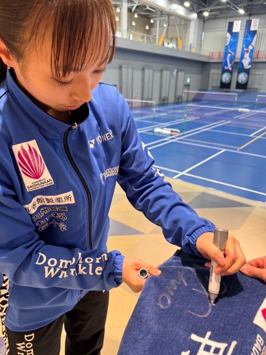 【チャリティ】#5 明地陽菜選手 直筆サイン入りTシャツ＆タオルセット（再春館製薬所）_4
