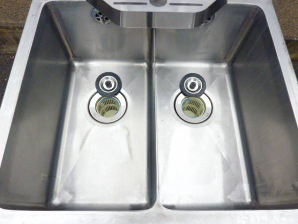 812 業務用 ステンレス 蛇口2個付 流し台 2槽シンク 店舗等に