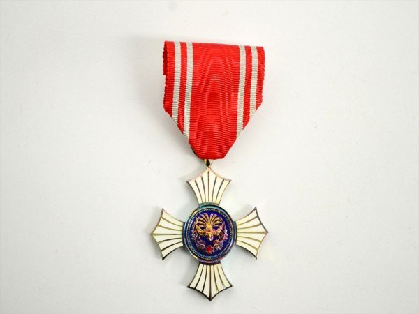 日本赤十字社 金色有功章 銀色有功章 勲章 ☆金銀セット☆ KM657○レトロ品!!○日本赤十字社 金色有功章 + 純銀バッジ・金色特別