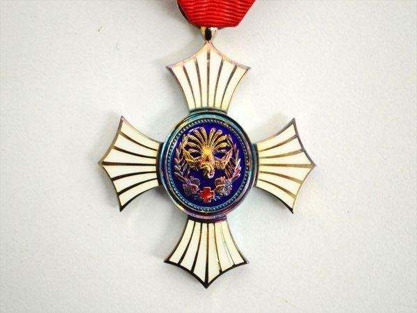 KM657○レトロ品!!○日本赤十字社 金色有功章 + 純銀バッジ・金色特別
