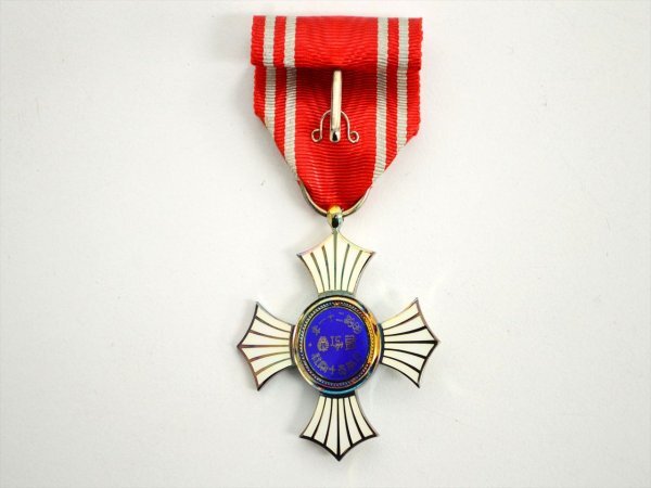 KM657○レトロ品!!○日本赤十字社 金色有功章 + 純銀バッジ・金色特別