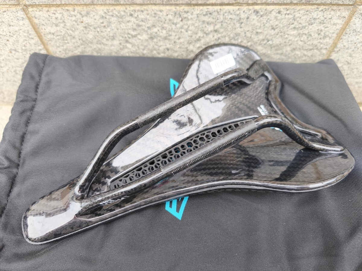 中古美品】RYET 3D カーボンサドル(サドル)｜売買されたオークション