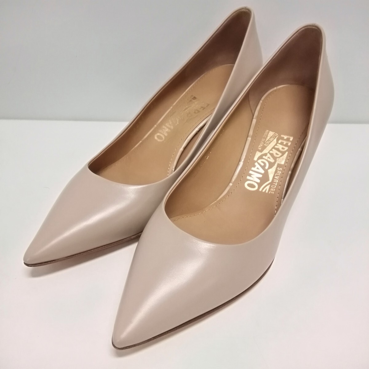 SALVATORE FERRAGAMO サルヴァトーレ・フェラガモ パンプス イタリア製