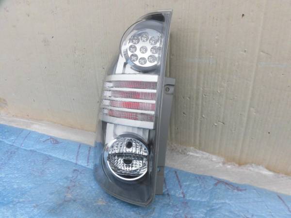 ヴォクシー 70 前期 純正 左 テールランプ 28-199 (c12091f)H
