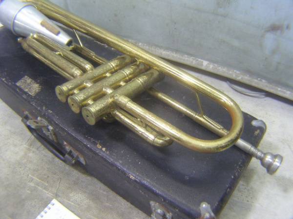 NIKKAN トランペット！NO.不明？ゴールド！全体に錆有り