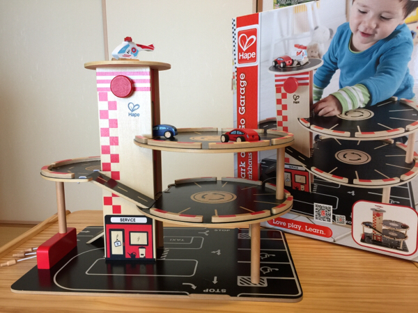 【中古美品】パーク＆ゴーガレージ E3002 ハペ社 Hape(ドイツ)