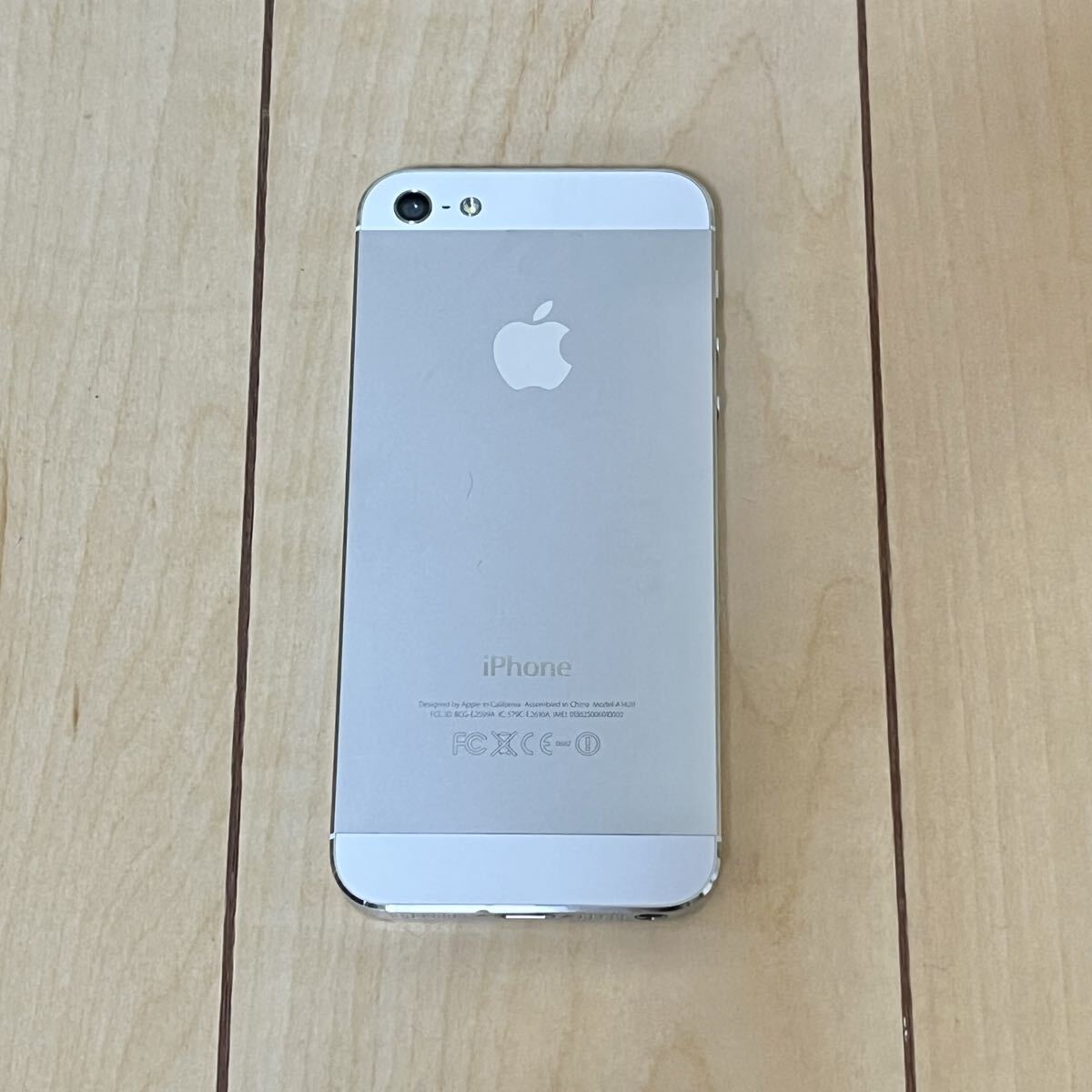 Apple iPhone5 Silver 32GB 本体のみ_2