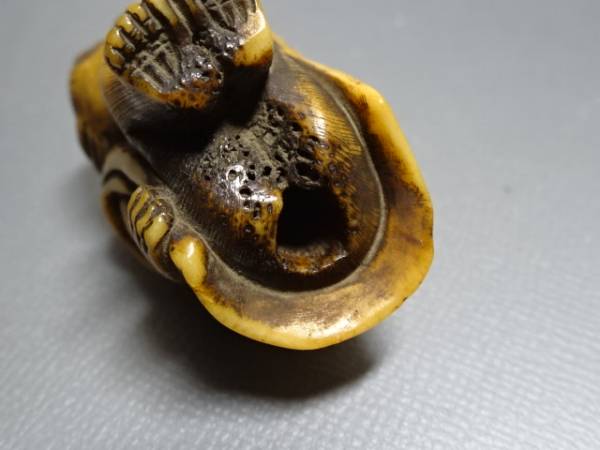 ともたん様専用です【動物天然素材の根付け】猿の根付け 縁起物 骨董品
