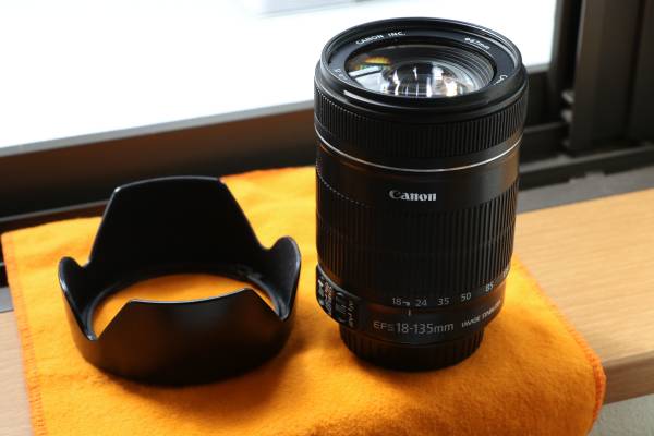 旅レンズ　CANON　 EF-S 18-135mm F3.5-5.6 IS 中古