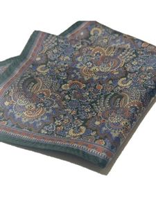 掘り出し物　新品未使用 トラッド　シルク100％　絹　上質ポケットチーフ　ペイズリー×