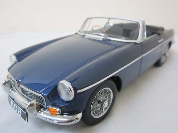 オートアート1/18 76611 MGB ロードスター マークII 69 [梱0.1]