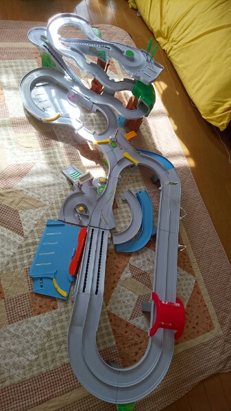 トミカ 高速道路 やまみちドライブ 2つの Tomica コースをチェンジ