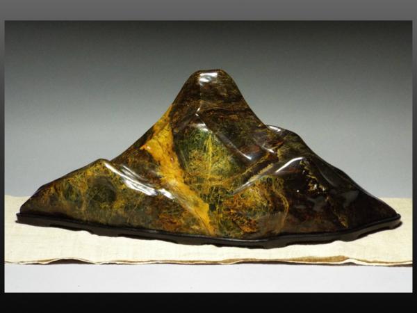 【静岡】667W 山型 磨き石 台付き 水石 幅65cm