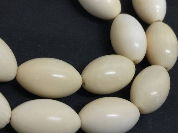 本象牙 ネックレス 総重量約46g アクセサリー　玉約17.5mm