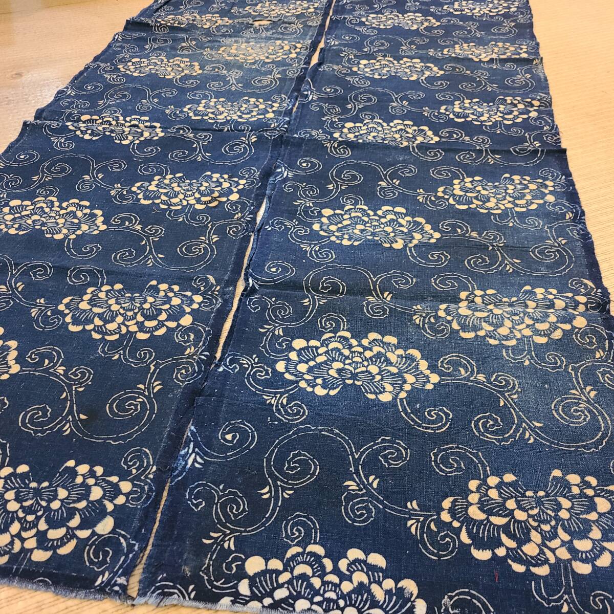 ◇藍染木綿 菊唐草文様 型染 二幅◇ 時代衣装古裂古布型染絵絣筒描幟旗