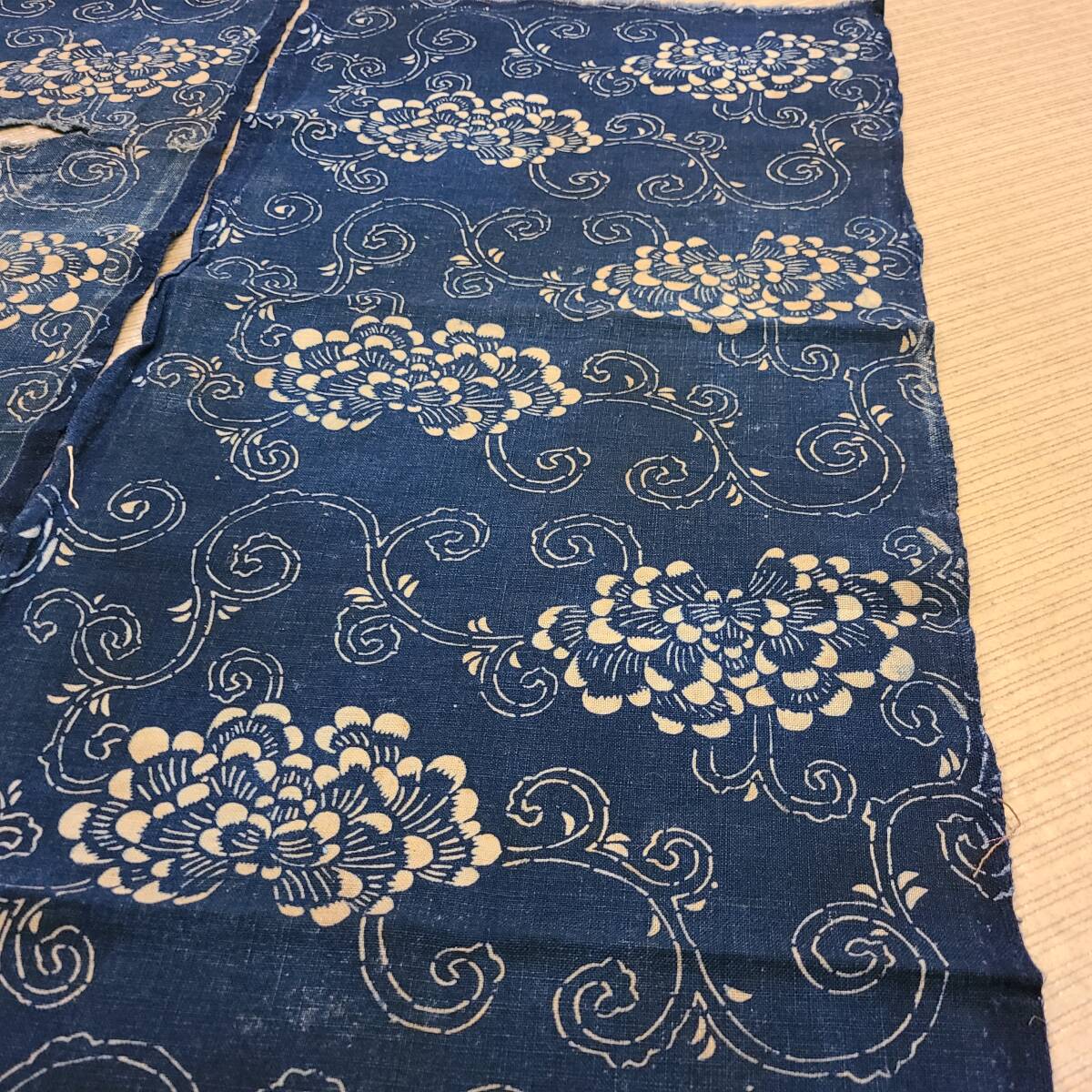 ◇藍染木綿 菊唐草文様 型染 二幅◇ 時代衣装古裂古布型染絵絣筒描幟旗