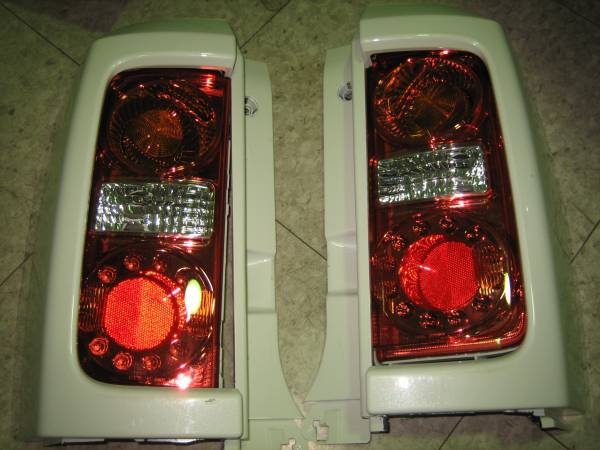 E51　エルグランド　後期　純正テール　テールカバーおまけ