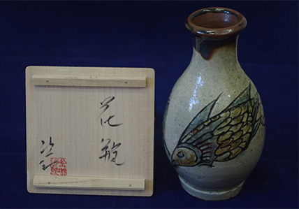 【由輪堂】人間国宝 金城次郎 魚紋 花瓶 共箱付き