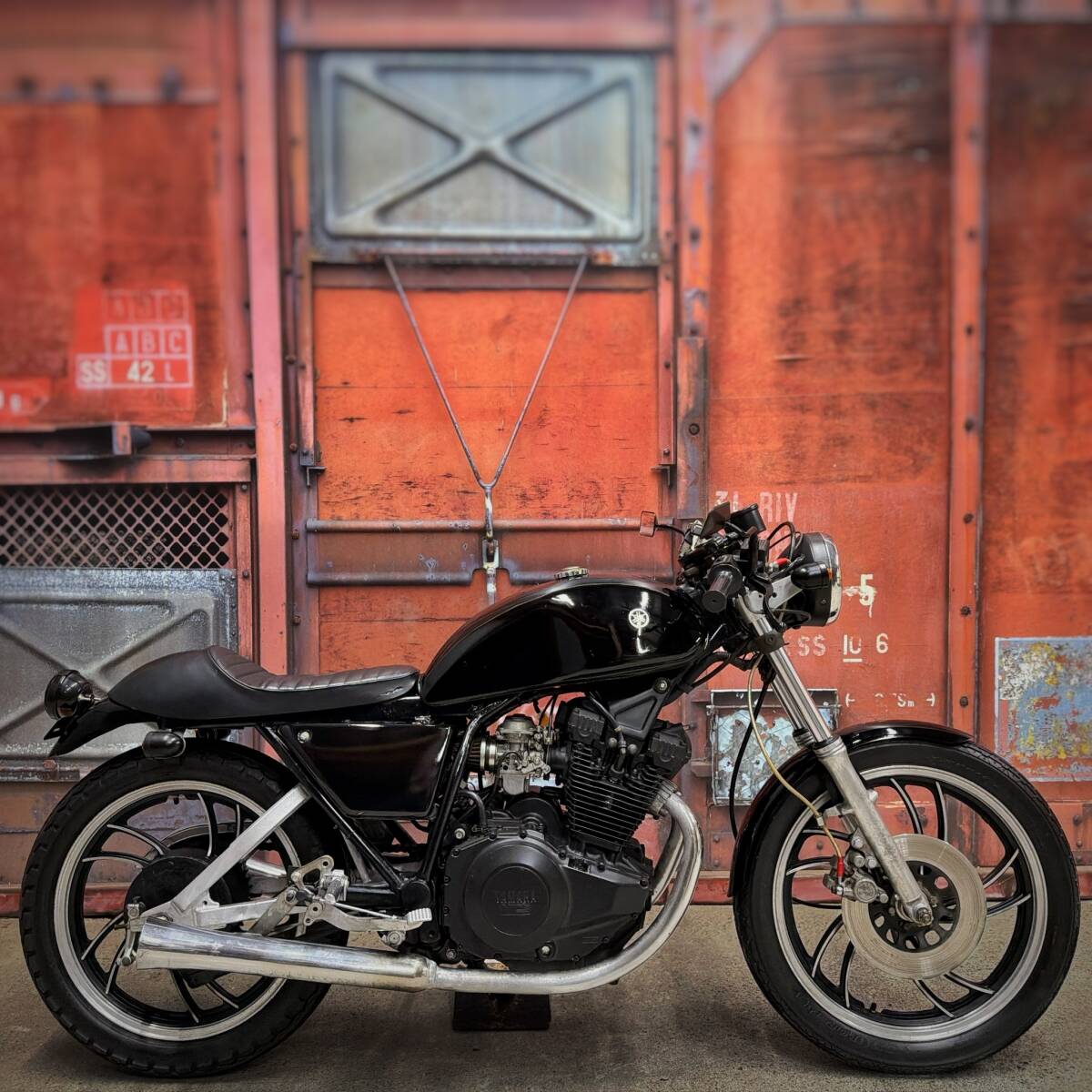 年末セール！ フルカスタムカフェレーサー 前後タイヤバリ山 XS250