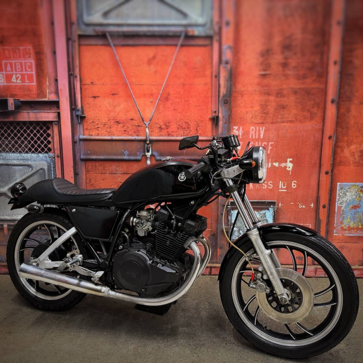 年末セール! フルカスタムカフェレーサー 前後タイヤバリ山 XS250 年末セール! フルカスタムカフェレーサー 前後タイヤバリ山 XS250