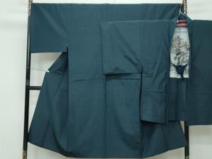 平和屋着物■極上　男性　紬　アンサンブル　色無地　錆鉄御納戸色　そごう扱い　羽織紐