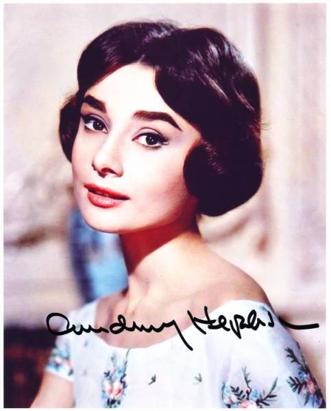 オードリー・ヘプバーン 直筆サイン写真☆証明書COA◇9981 オードリー・ヘプバーン 直筆サイン写真☆証明書COA◇9981