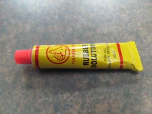 (^－^)　〒140円　ラバーセメント　20ml　ゴム糊　パンク修理に【千葉市引取OK・パパチャ