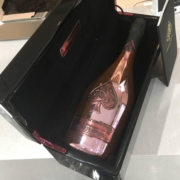 アルマンド ブリニャック ロゼ ブリュット 750ml 箱付 美品