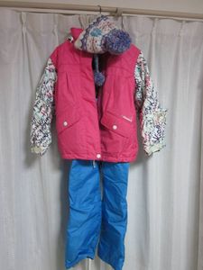 スキーウェア　サイズ140　キッズ　女性　中古美品　使用１回