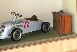 ヤナセ購入　未使用車！【メルセデス・ベンツ コレクション】純正 ボビーカー シルバーア