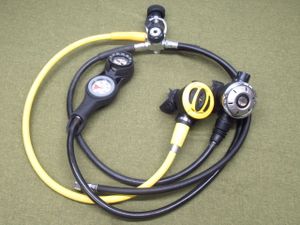 TUSA ツサ レギュレーターEN250-2000 オクトパス ゲージ ダイビング用品 管理8H0122J-A4