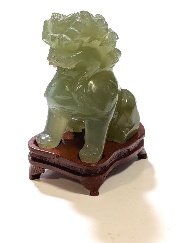 中国美術 翡翠 ヒスイ 緑玉石 玉石 獅子 狛犬 石獅子 木台付 置物