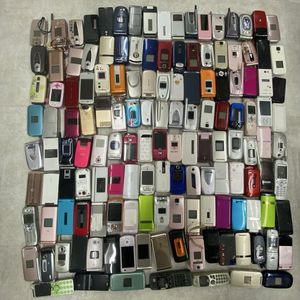 ドコモ N ガラケーのYahoo!オークション(旧ヤフオク!)の相場