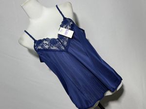 2666★B90　スリップ 【未使用タグ付】 Cecilene セシール　胸元レース　ネイビー系