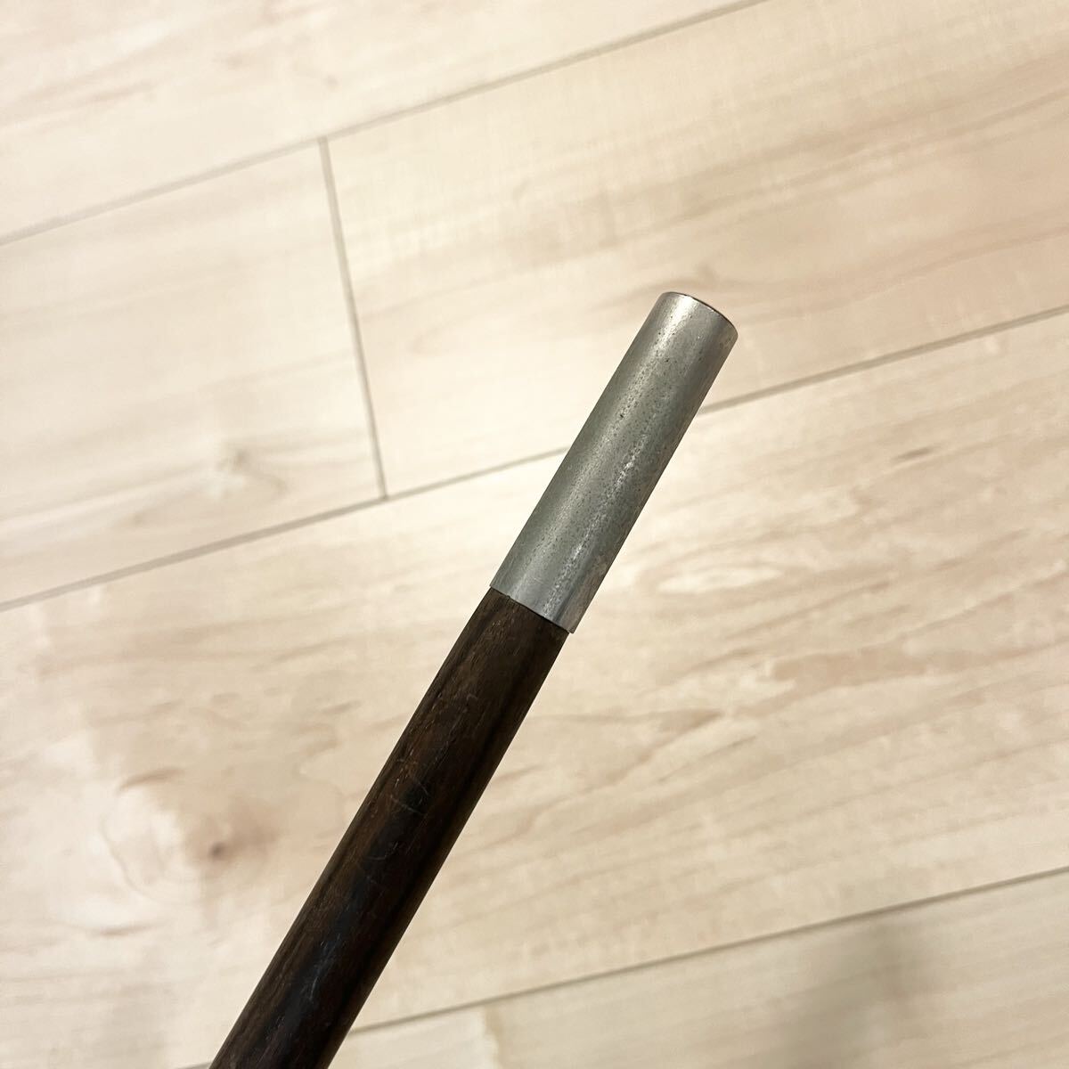日本軍 自衛隊 指揮棒 和弘 謹作 黒檀 木刀 未使用品 全長90㎝ 468g 稀少 自衛隊 指揮棒 黒檀 荒牧木刀謹製 全長約89cm 当時物(個人装備