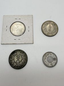 小型 50銭銀貨 昭和 4年のYahoo!オークション(旧ヤフオク!)の相場