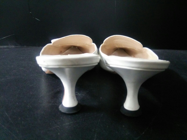 マノロブラニク ミュール 35 1/2 レディース 白 リボン レザー