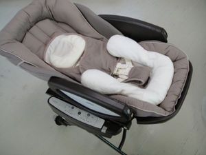 アップリカ ユラリズムオートDX 電動 ベビーラック 新生児