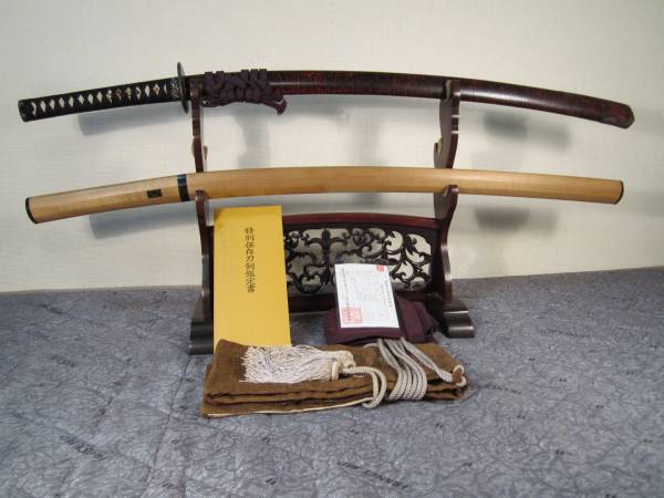 特別保存刀剣　肥前国忠吉（八代）　白鞘、拵え付き