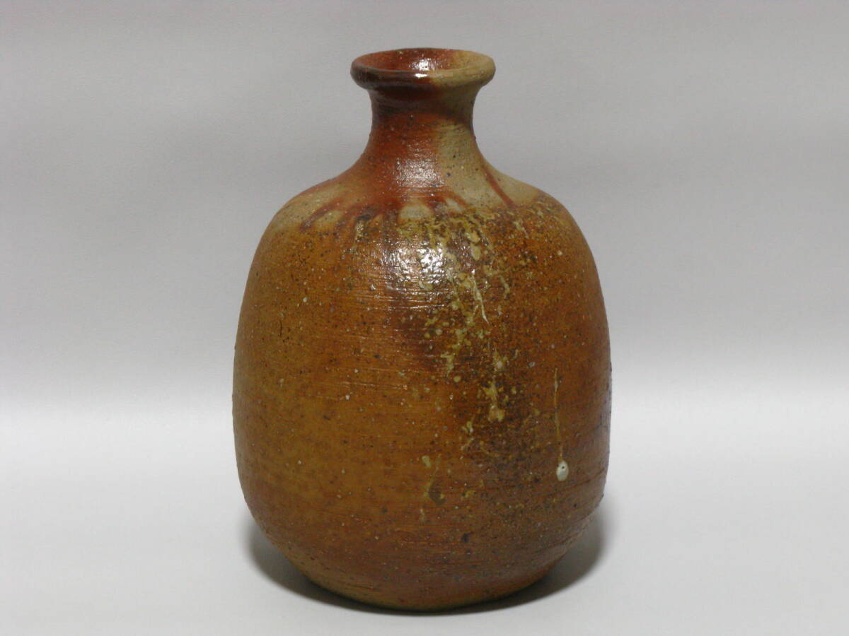 【極美品】人間国宝 伊勢崎淳 備前火襷平皿 飾皿 共箱 陶印 真作 人間国宝 伊勢崎淳 作『備前 火襷 徳利』一客 箱無 ぐい呑 ぐい呑み 盃