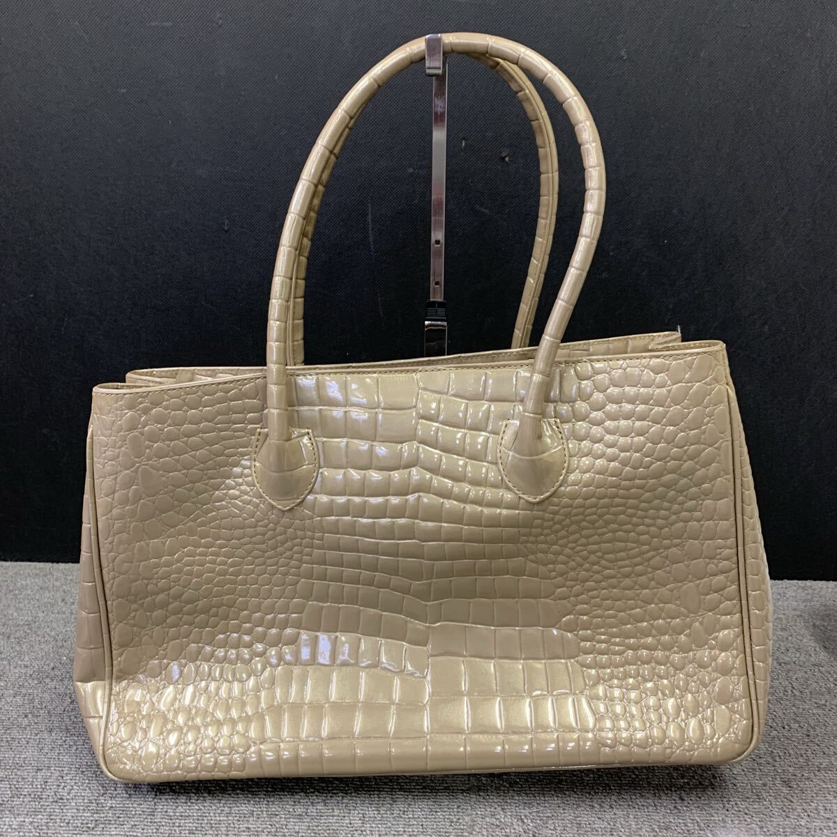モントワ 美品 レザー クロコ型押しハンドバッグ シルバー金具 茶 SRG1 