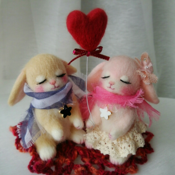 ハンドメイド* うさぎちゃん ハート風船 星 羊毛フェルト ドール