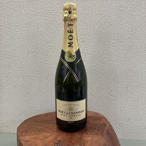 モエシャンドンのYahoo!オークション(旧ヤフオク!)の相場・価格を見る
