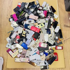 ガラケー ジャンク まとめのYahoo!オークション(旧ヤフオク!)の相場