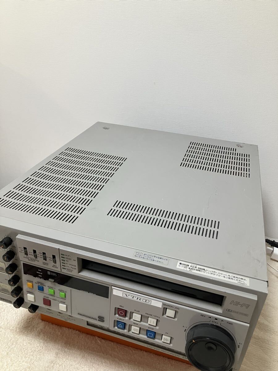 ビクター Victor BR-S811 業務用 S-VHS ビデオデッキ 通電良好 Victor