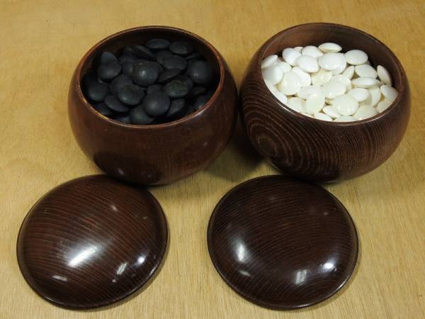 囲碁 碁石 蛤 那智黒 厚さ 約9～10mm 32～34号θ