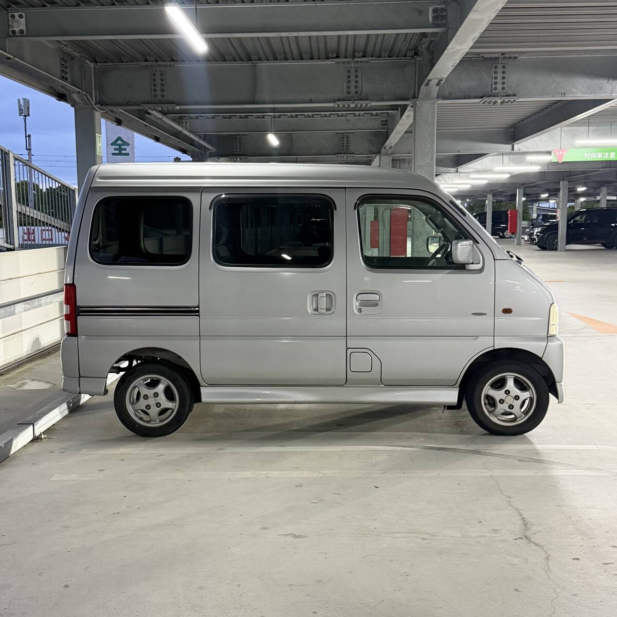 1スタ 5MT ターボ スズキ エブリィワゴン 4WD 4駆 軽バン 車検付 内