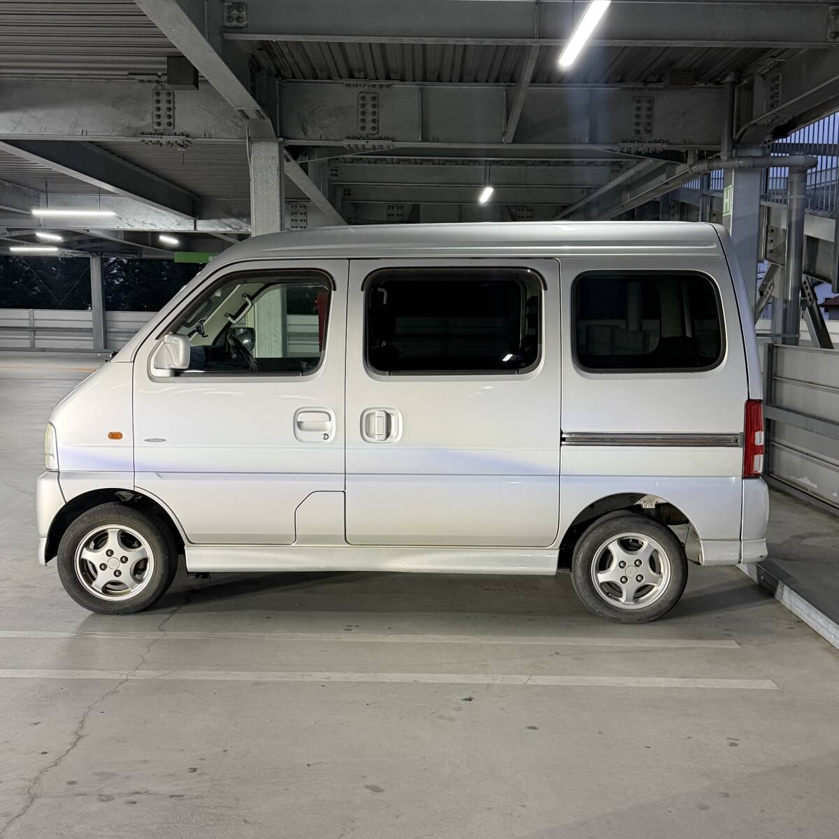 1スタ 5MT ターボ スズキ エブリィワゴン 4WD 4駆 軽バン 車検付 内