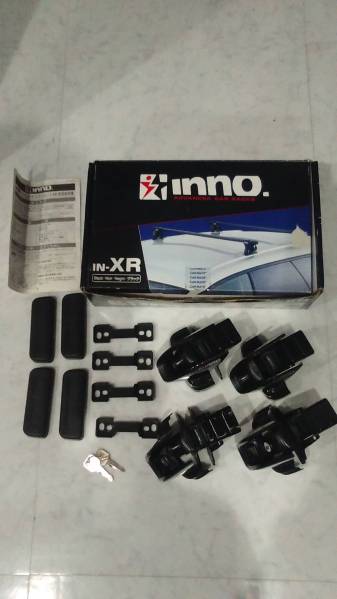 INNOベーシックステーセット4個入りルーフキャリア（ブラック）
