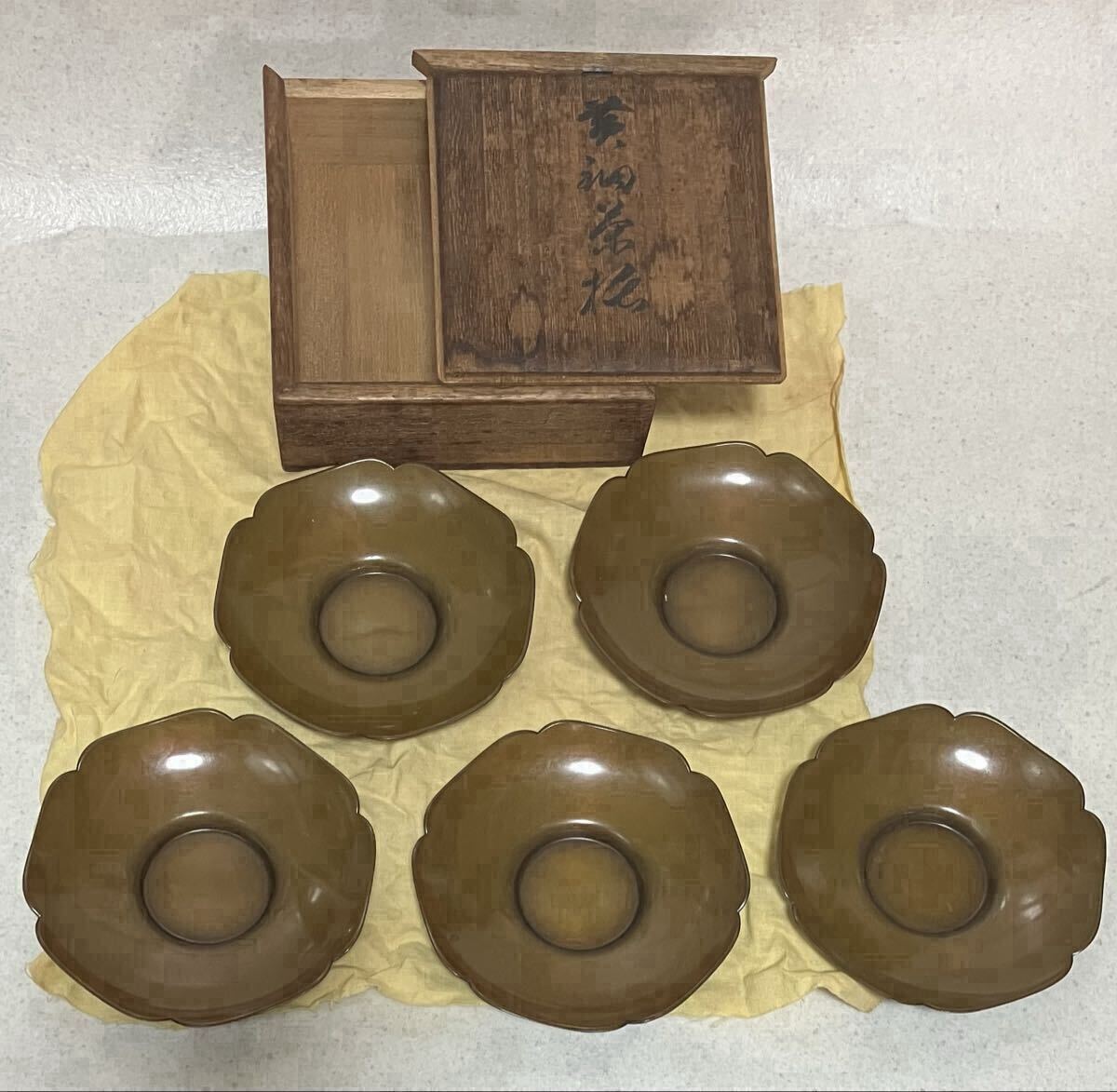 銅茶托の値段と価格推移は？｜19件の売買データから銅茶托の価値が